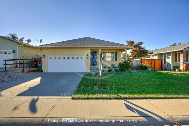 Building Photo - 3 bedroom, 2 bathrooms, 2 car garage Rental