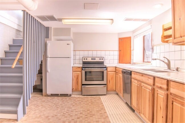 Photo - Three Bedroom Two Bathroom House For Rent