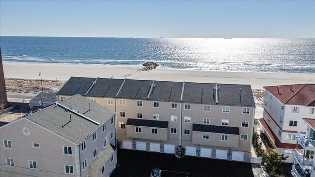 Building Photo - 422 Oceanfront Unit 833 Rental