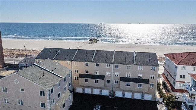 Building Photo - 422 Oceanfront Unit 833