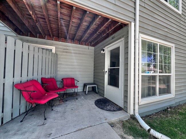 Photo - Great Campus West 2 Bed 1 Bath Available!