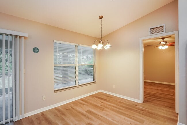 Photo - 5210 6th St W