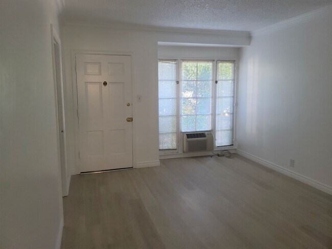 Photo - 6834 Camrose Dr Unidad Camrose