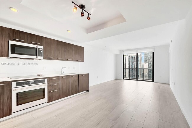 Building Photo - 55 SW 9th St Unit 3104