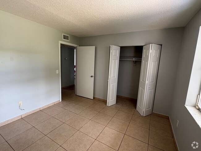 Building Photo - 4600 SW 67th Ave Unit 115 Rental