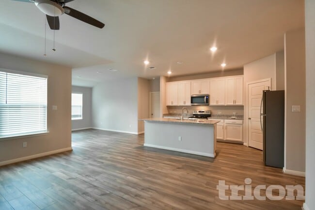 Photo - 13519 Emerson Wy