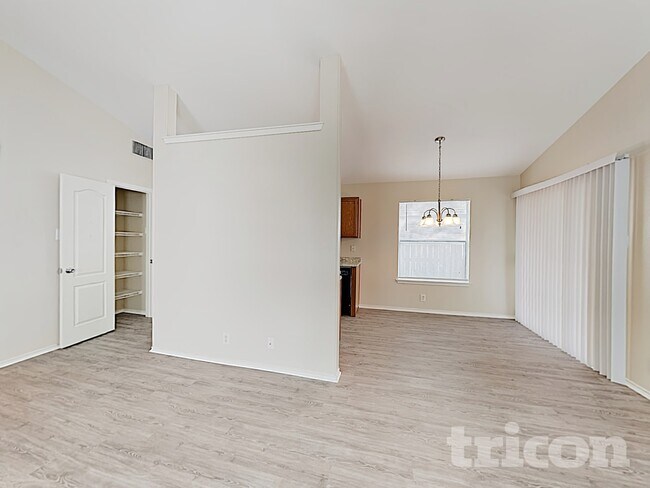 Photo - 4014 Sparrow Lake