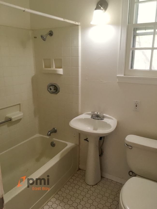 Photo - Charming Cute 2bd / 1 ba Two Stories Hillcrest Park Townhouse