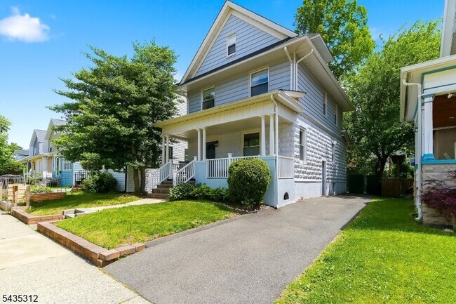 Photo - 147 High St
