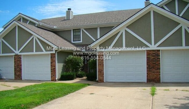 Building Photo - Spacious Lee's Summit Townhome- Sign a 15-...