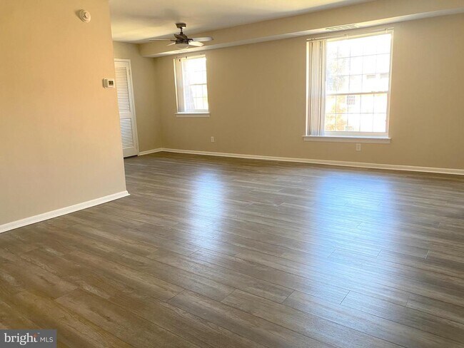 Photo - 4000 Gypsy Ln Unidad 520