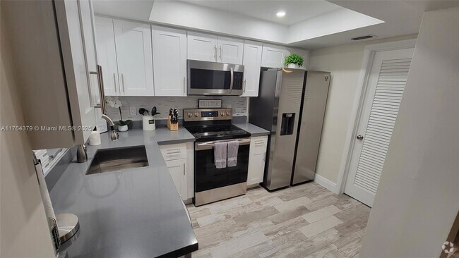 Building Photo - 5450 N Ocean Blvd Rental