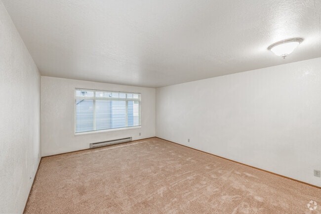 1BR, 1BA - 650SF - Living Room - Spencer House