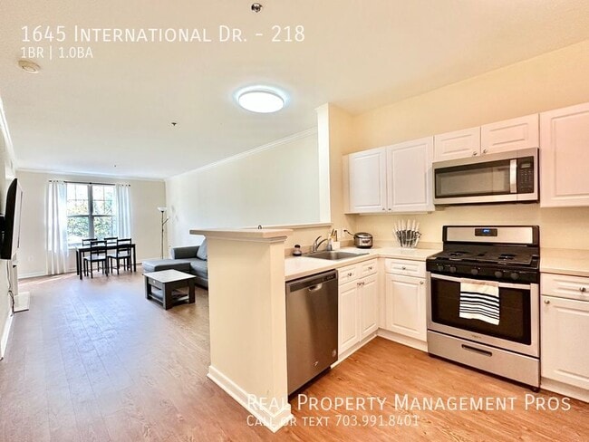 Building Photo - 1645 International Dr Unit 218