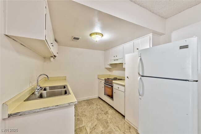 Photo - 3821 Daisy St Unit 31