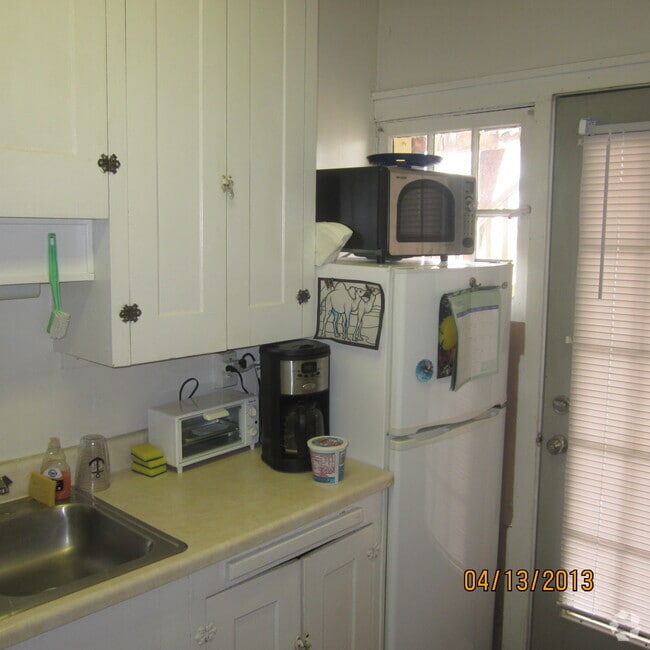 Building Photo - 2015 Arthur Ave Unit 8 Rental