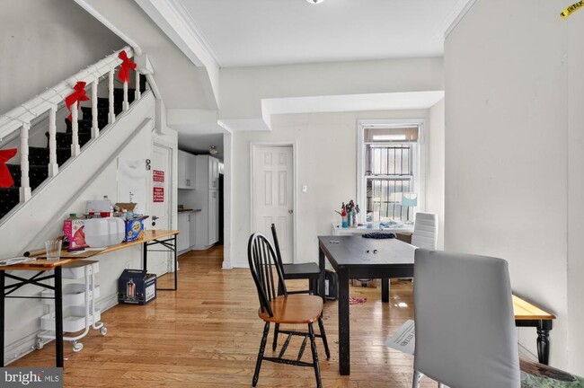 Photo - 4058 Irving St