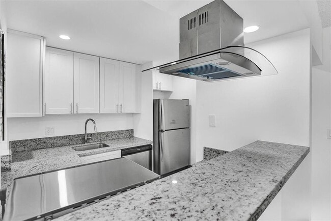 Building Photo - 4211 NW 19th St Unit 194