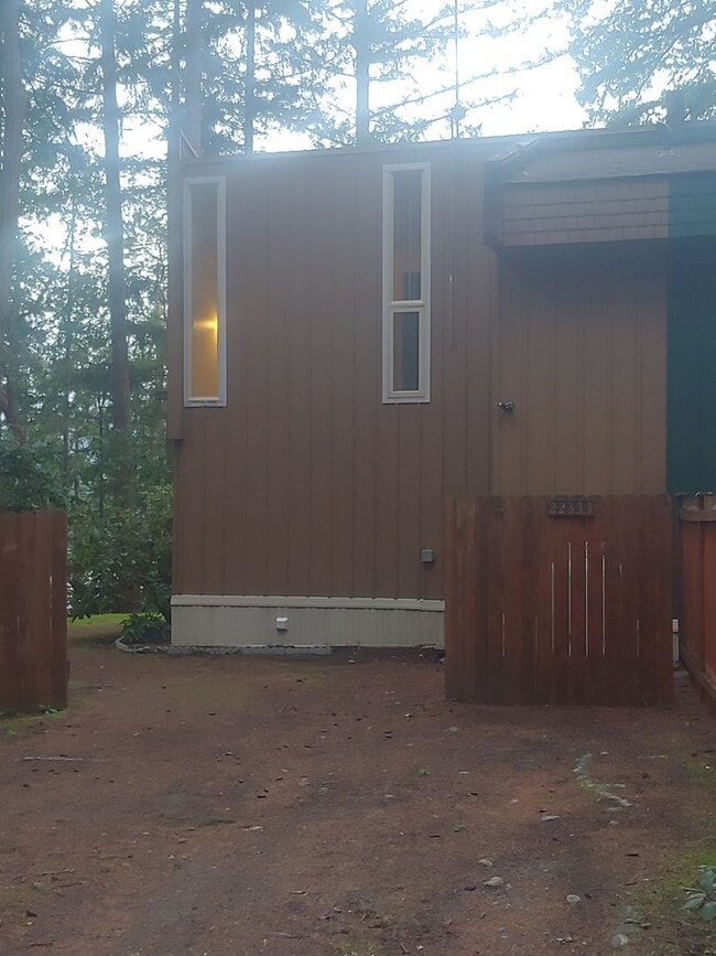 Building Photo - Must See!!! Lake view! 2 Bedroom Rental!