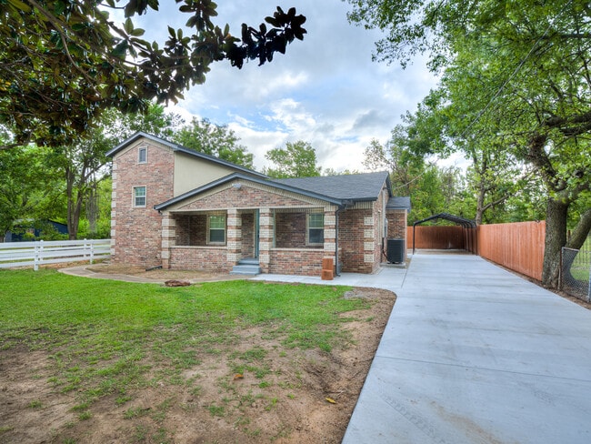 Photo - 2100 N Saint Luke Ave