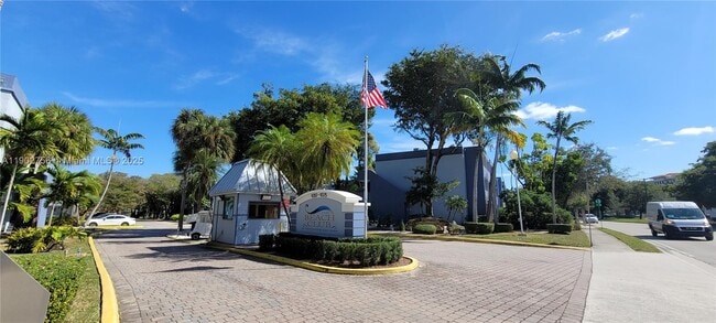 Building Photo - 9371 Fontainebleau Blvd Unit I226