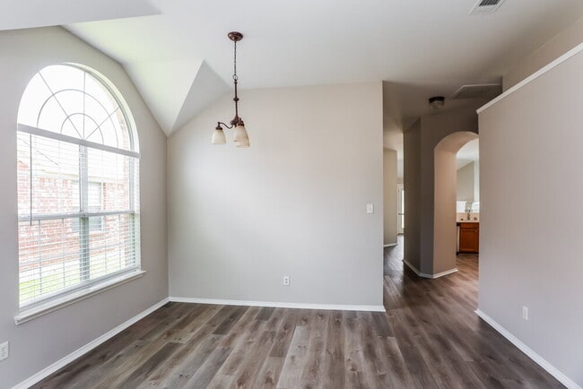 Photo - 9113 Nightingale Dr