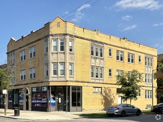 Building Photo - 3533 W Fullerton Ave Rental