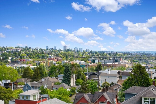 Photo - Spacious 3 bedroom townhouse with attached garage and stunning views - Queen Anne / Fremont