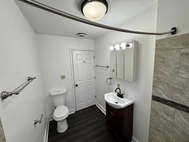 Photo - 303 Peebles St Unidad 3