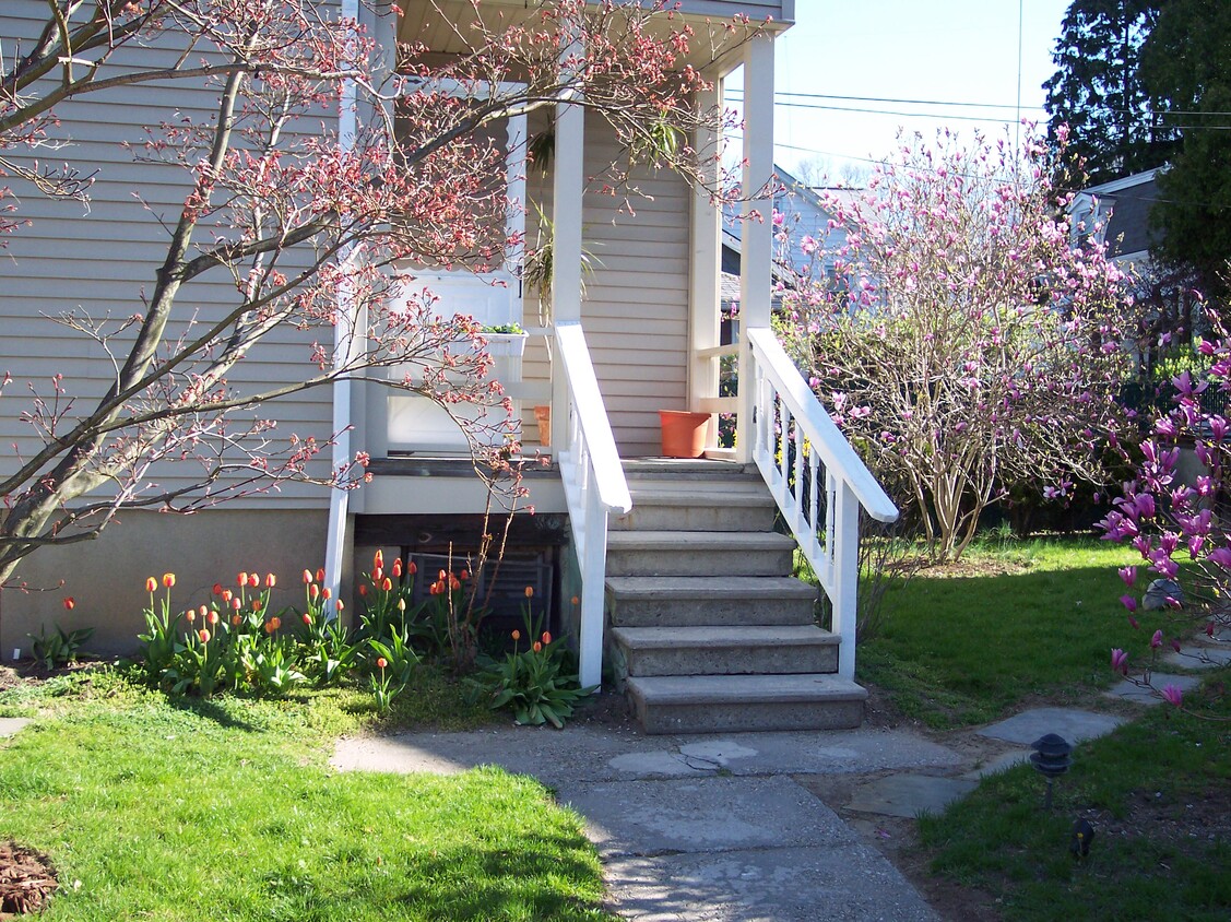 Front Porch - 119 Dale Ave (Ossining, NY)