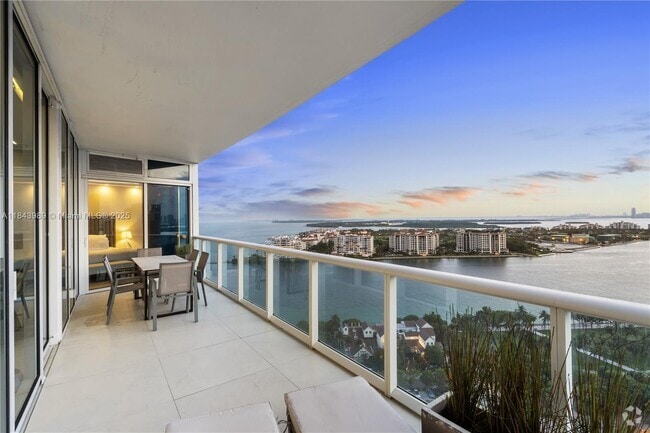 Building Photo - 100 South Pointe Dr Unit 2301 Rental