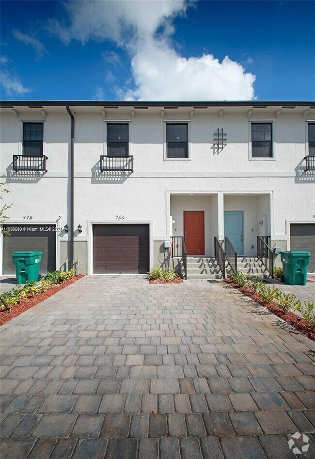 Building Photo - 766 SW 12th St Rental
