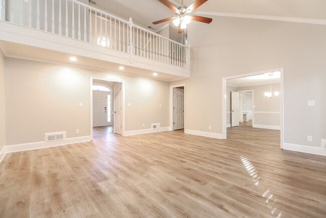 Photo - 3222 Lindas Cir SE