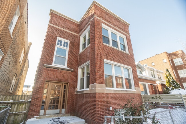 Photo - 3033 W Gunnison St Unit 1