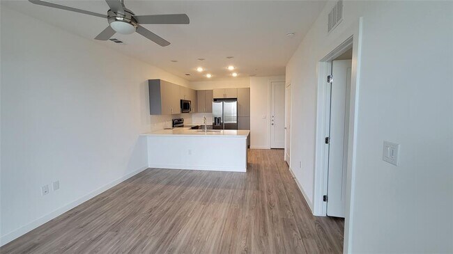 Photo - 4801 Springdale Rd Unidad 1202
