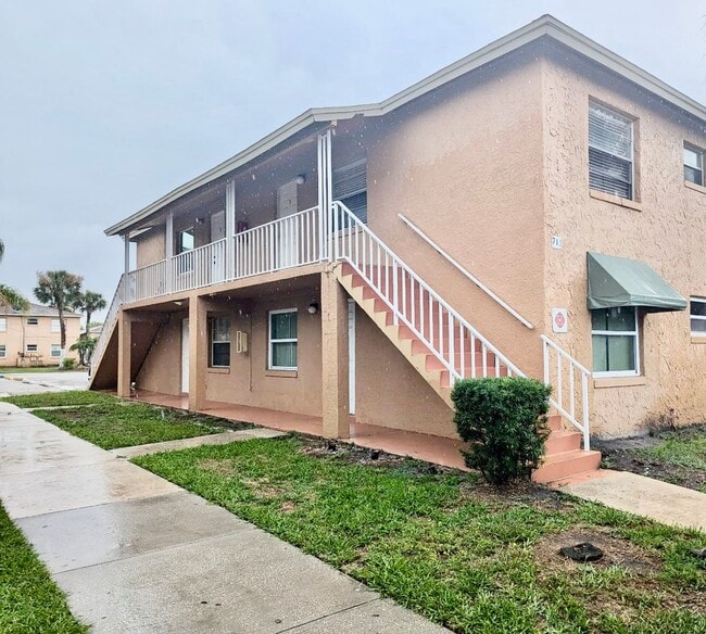 Building Photo - Palm Gardens - First Floor Rental