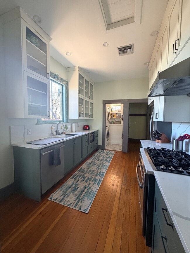 Photo - 921 W Alameda St