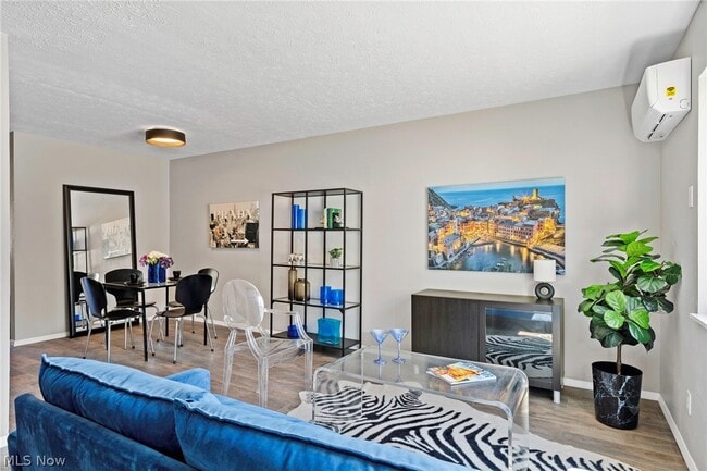 Photo - 10524 Clifton Blvd Unit 201