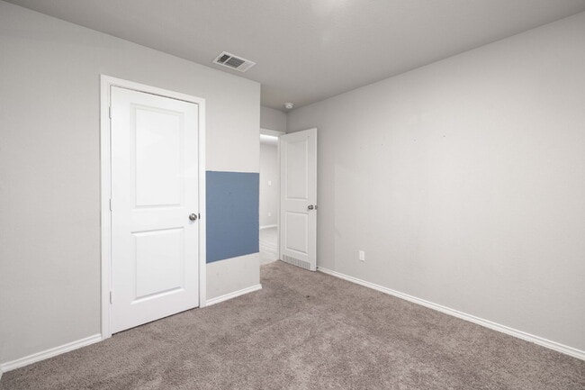 Photo - "Charming 4-Bedroom Haven in Schertz - Spacious 1690 Sq Ft with 2 Full Baths!"