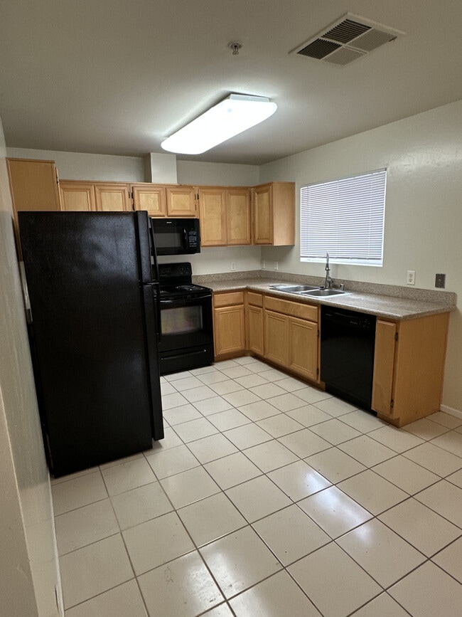 Kitchen - 600 Hosking Ave Unit A