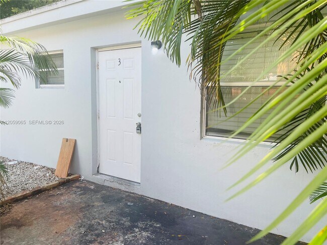 529 SW 3rd St Unit 3