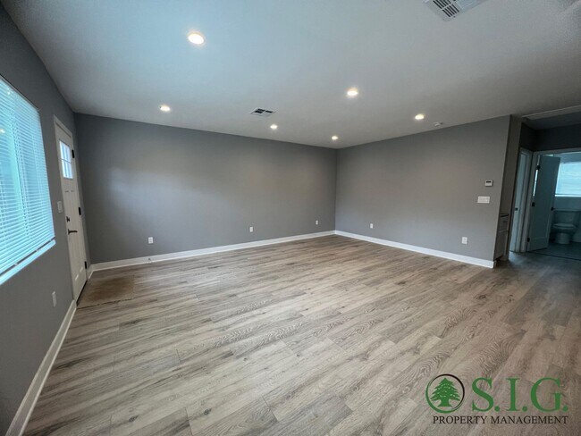 Photo - 11516 Kelowna St Unit 11516 (Back House)