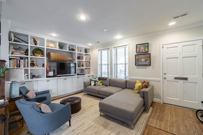 Photo - 904 Webster St NW