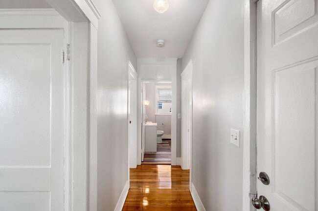 Photo - 508 Lonsdale Ave Unit 3R