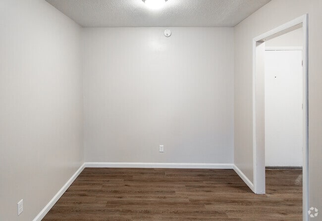 2BR, 2BA - 900 SF