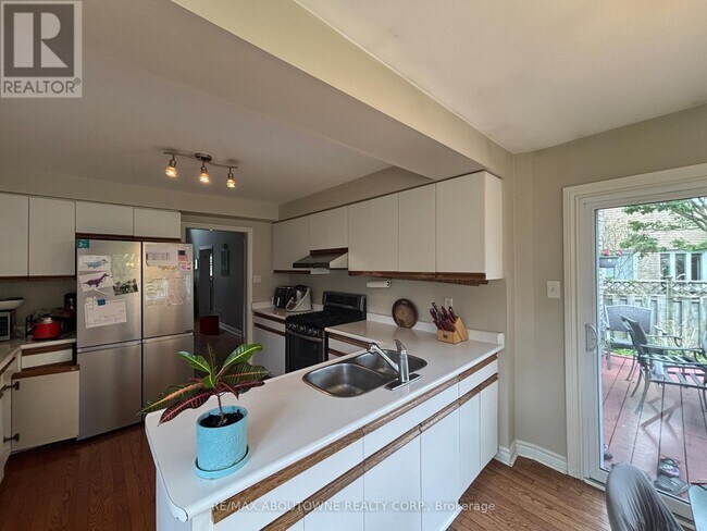 Photo - 1284 Creekside Dr