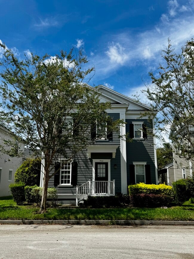 Building Photo - 1542 Almond Ave Rental
