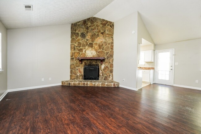 Photo - 488 Carillon Ln