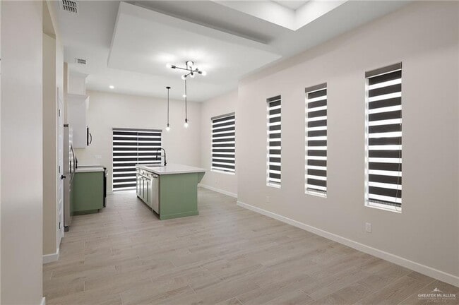 Photo - 17 Notre Dame Ave Unit 2