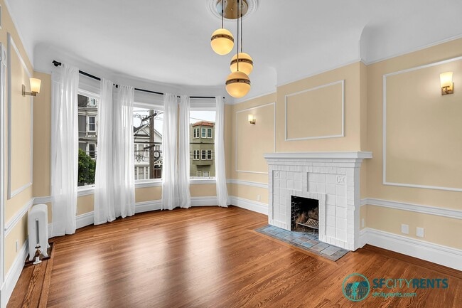 Building Photo - Pacific Heights: Remodeled Bi-Level Condo ... Unit 2858 Washington St.